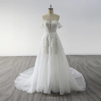Ново сватбена рокля с цепка на раменете 2023