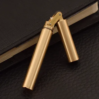 Запалка със специална форма с цилиндрична форма може да се сложи в кутията за цигари, удобна за носене с една малка запалка с две дръжки