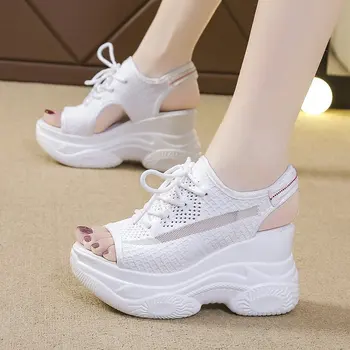 Бели дамски сандали на платформа, на новост на лятото 2023, вязаная обувки с рибено пръсти, спортни сандали с масивна платформа, женски маратонки